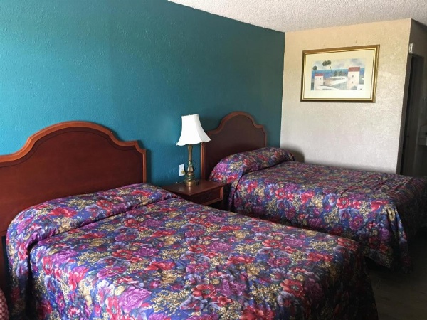 Chaparral Motel image 15